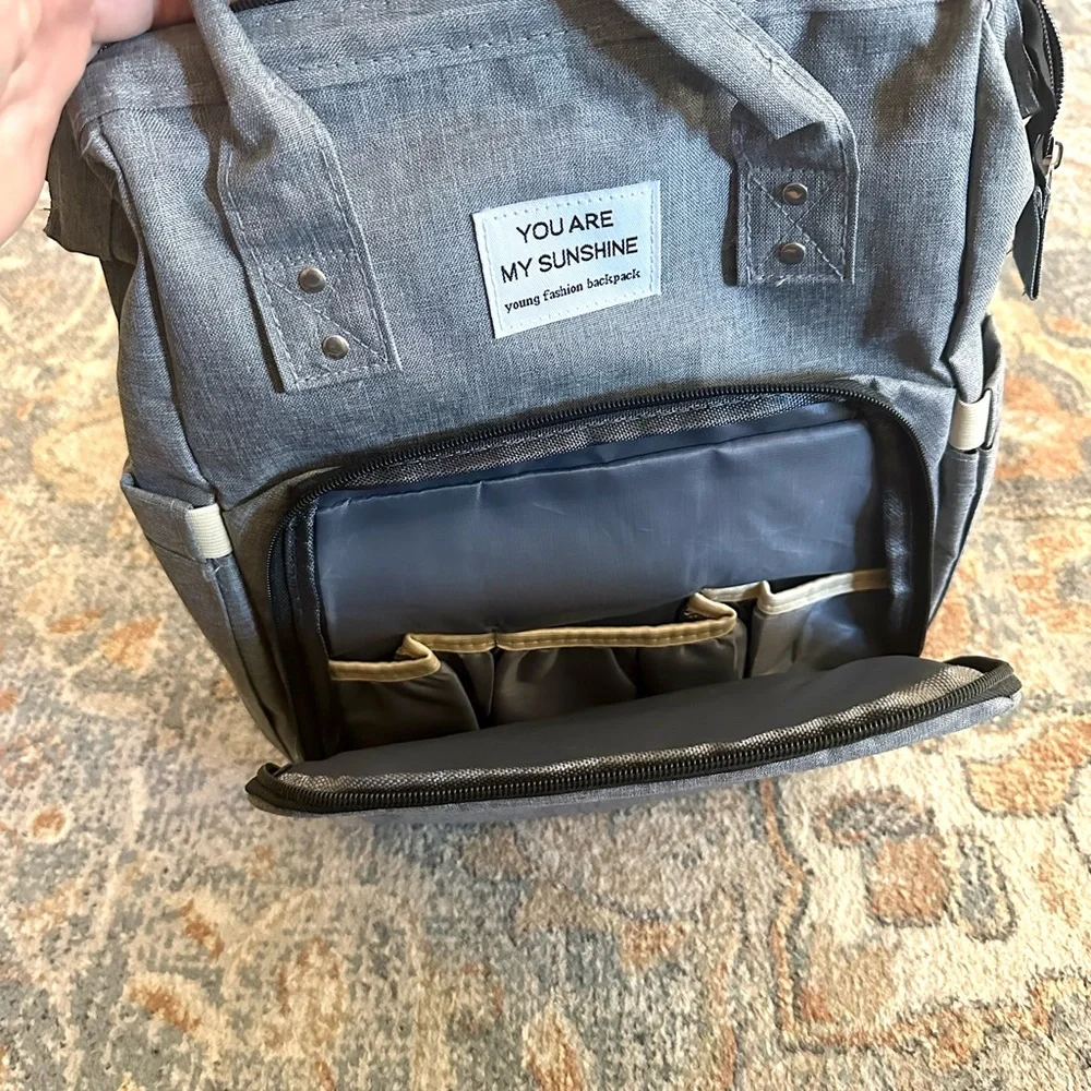NWOT‎ Multi-Function Travel Diaper Bag / Changing Station / Privacy Sleep